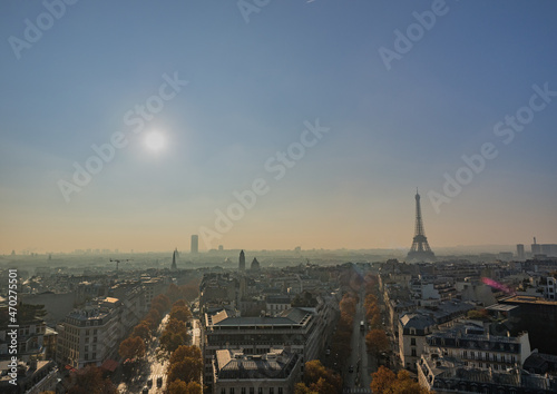 凱旋門からのエッフェル塔。Eiffel Tower from the Arc de Triomphe.