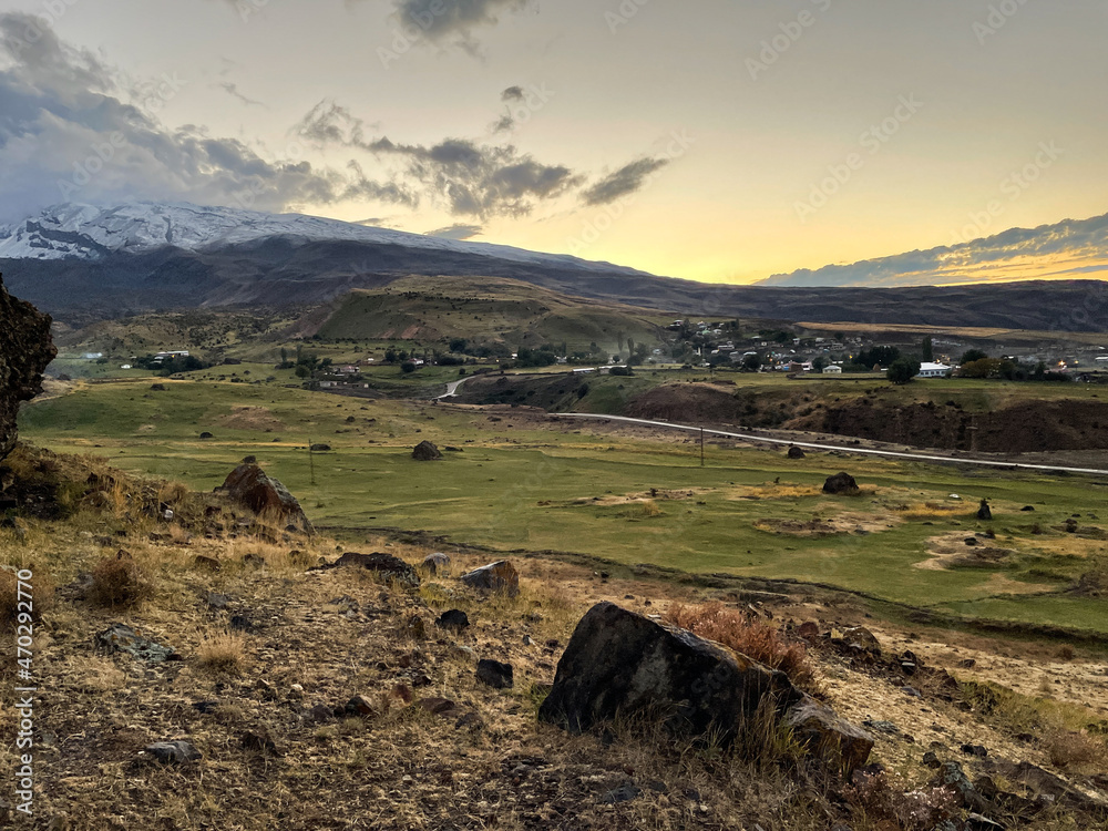 Obraz premium Old Tombstones and Khachkars in the medieval Armenian cemetery in Yenidoğan Village, Igdir Province in Eastern Turkey