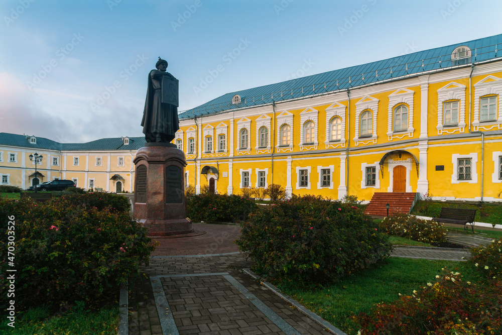 Fototapeta premium Monument to Vladimir Monomakh, founder of the Holy Dormition Cathedral in the Bishop's Yard, Smolensk, Russia