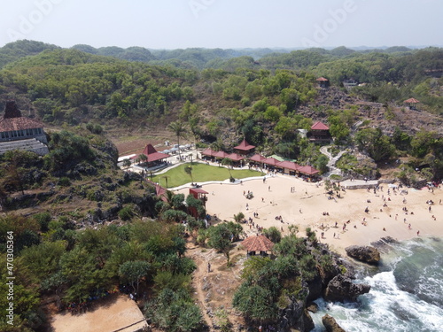 the panoramic beauty of the tourist attraction of Baron Kukup Sepanjang Beach, Gunung Kidul Regency, Yogyakarta Special Region
 photo