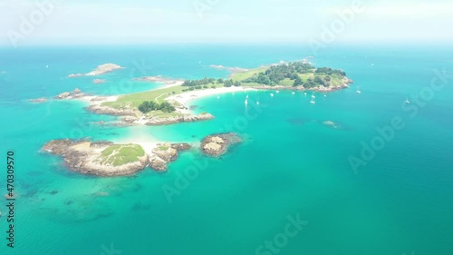 Vol drône au dessus de l'Archipel des Ebihens en Bretagne dans les côtes d'Armor. photo