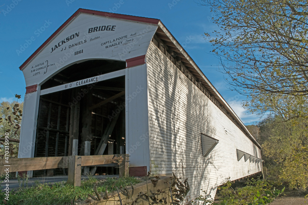 Fototapeta premium Jackson covered bridge in Parke County, Indiana 