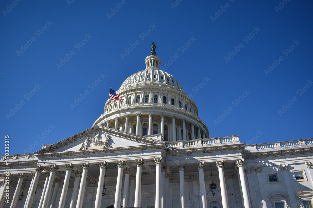 Naklejka premium Washington, DC, USA - November 1, 2021: Looking Up at the U.S. Capitol Building from the Stairs on the East Side on a Bright, Clear Day in Autumn 
