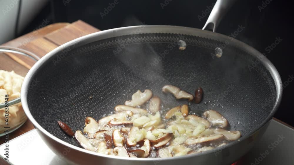 Stir-fried shredded chicken with garlic sprouts, a common home cooking in China Stir-fried shredded chicken with garlic sprouts, a common home cooking in China
