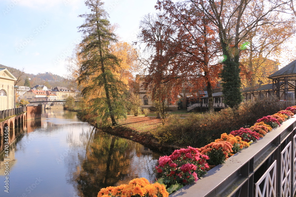 Goldener Herbst im Luitpoldpark in Bad Kissingen in Bayern StockFoto