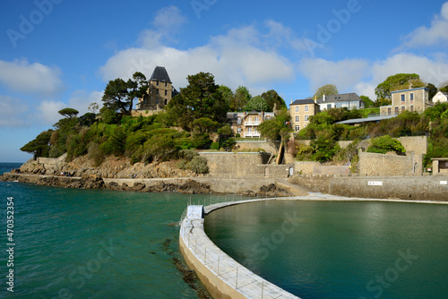 Piscine d   eau de mer et pointe du Moulinet    Dinard  Bretagne  France