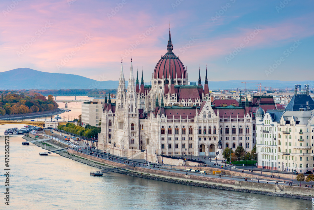 Fototapeta premium Hungarian parliament and Danube river at sunset, Budapest, Hungary