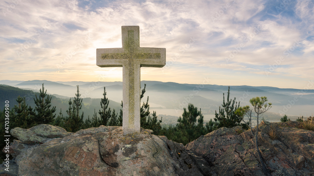 Cruz en el monte de San Roque, Viveiro, Lugo, Galicia, España.