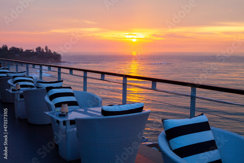 restaurant atmosphere in the evening