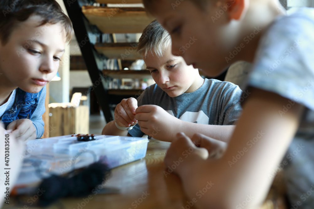 Kids making bracelets at workshop Kids making bracelets at workshop