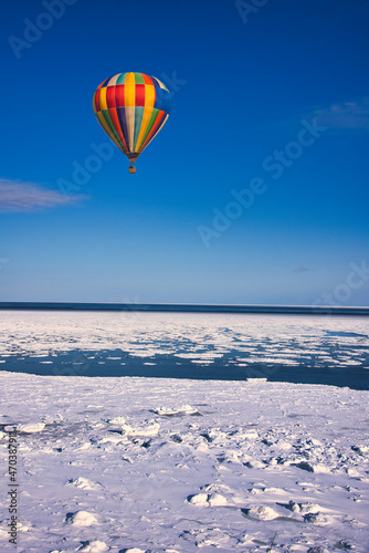 オホーツク海の流氷とバルーン合成