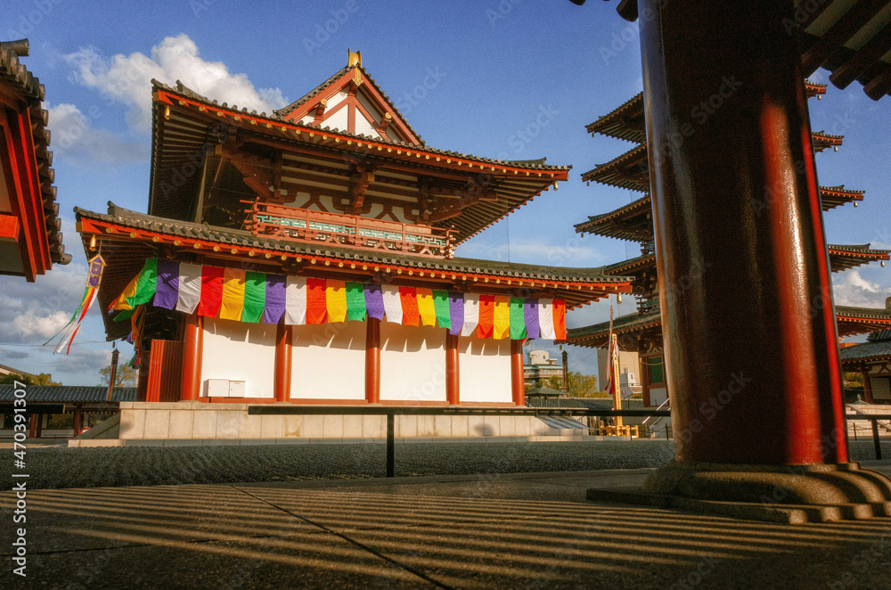 Fototapeta premium 大阪、四天王寺の中心伽藍 金堂