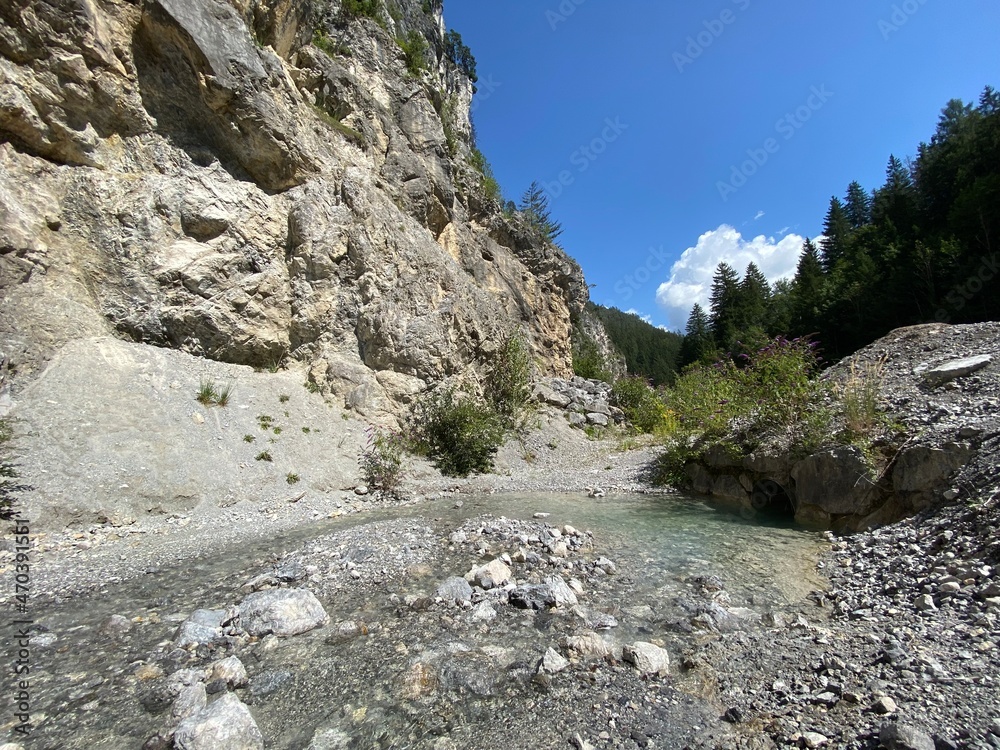 Bezirk Schwaz Tirol Inntal nahe dem Karwendel und Zillertaler Alpen - Vomper Loch Vomp Bezirk Schwaz Tirol Inntal nahe dem Karwendel und Zillertaler Alpen - Vomper Loch Vomp
