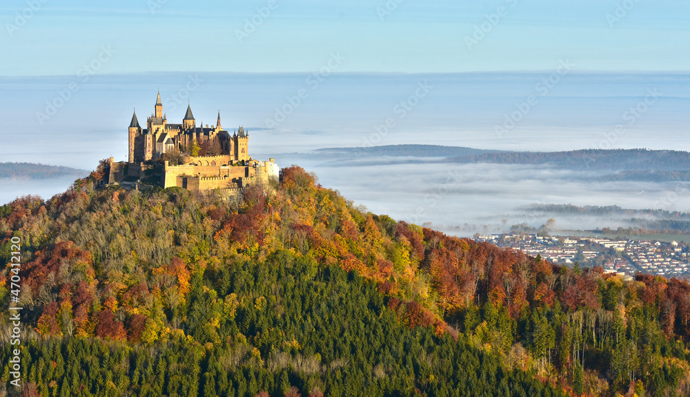 Burg Hohenzollern im Herbst, Hohenzollern Castle in autumn,