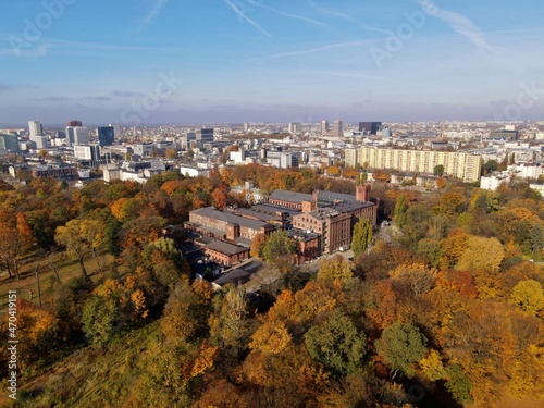 defaultAutumn panorama of the city of Lodz .Autumn city park. Green areas of the city Top view, photo from the drone 