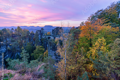 Sonnenaufgang an der Basteibrücke in der Sächsischen Schweiz