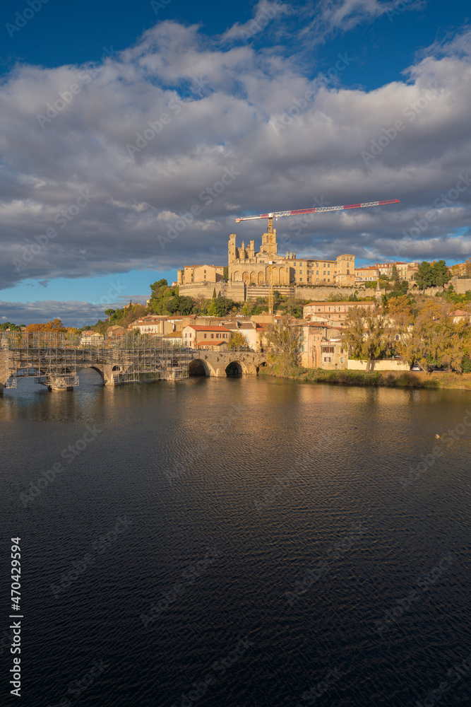 Fototapeta premium Old French town skyline and Saint-Nazaire Cathedral in Beziers, France