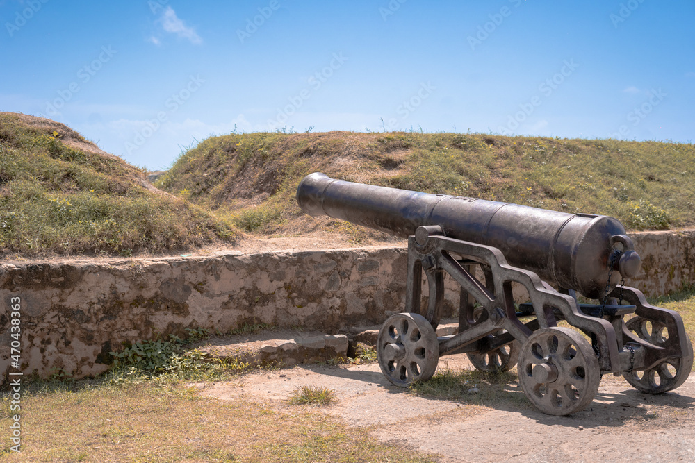 Old cannon at the Fort