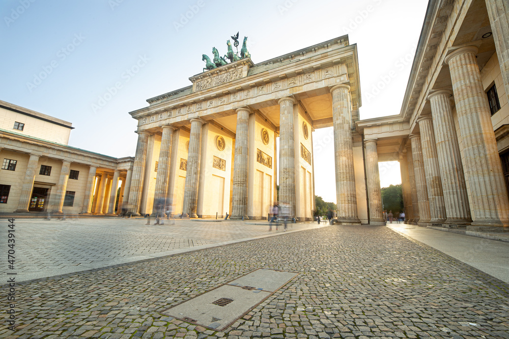 Obraz premium Berlin, Germany. The Brandenburg Gate on a sunny day.