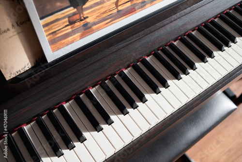 piano keys close up photo