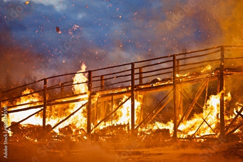 Photographie Burning wooden bridge close-up