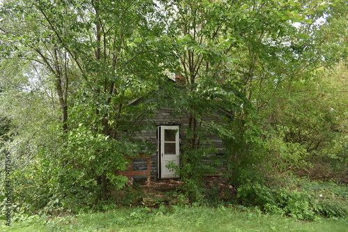 Valokuvatapetti Old Abandoned Farmhouse in Hudson, Wisconsin
