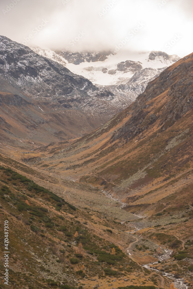 Fototapeta premium Autumn view of the Fluela Pass near Davos..
