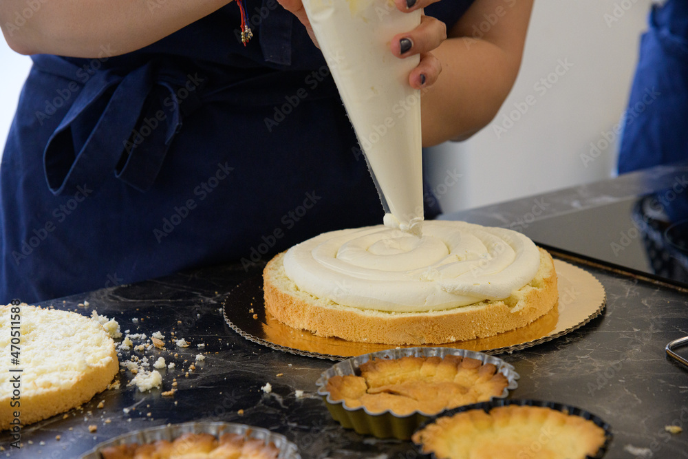 Przygotowywanie deseru ciasta muffinek - obrazy, fototapety, plakaty 