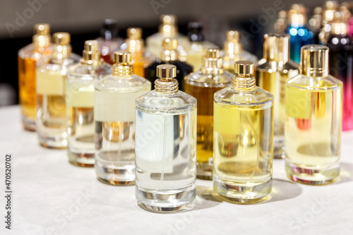 Set of parfume samples in a spray bottles in a parfume shop.