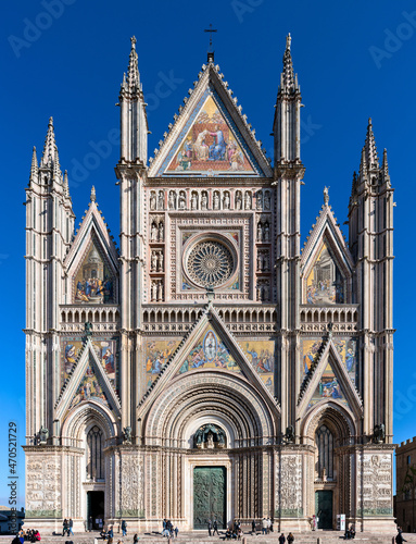 Bild auf Leinwand Cathedral of Orvieto (Duomo di Orvieto), front view with blue sky