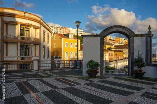 Angra do Heroísmo o zachodzie słońca, historyczne miasto, stolica portugalskiej wyspy Terceira #470529755