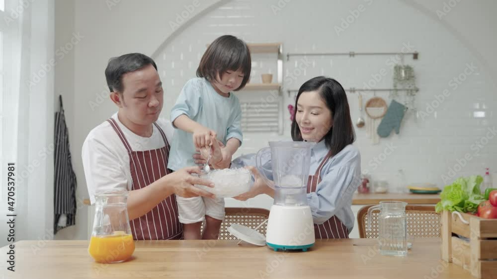 Asian family with father Mother and son helping to cook Making a smoothie in the kitchen
Asian family with father Mother and son helping to cook Making a smoothie in the kitchen