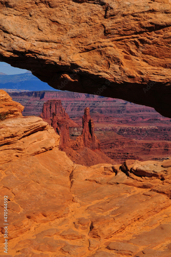 Mesa Arch and the buttes, spires and mesas of Canyonlands National Park, Moab, Utah, Southwest USA