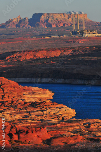 Sunset view of the desert landscape around Lake Powell and the now-closed Navajo Generating Station from Wahweap Overlook, near Page, Glen Canyon National Recreation Area, Arizona, Southwest USA © Pedro