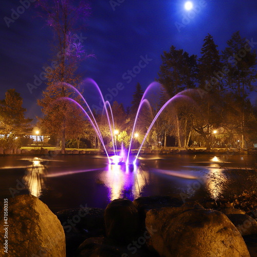 Fontanna, woda, noc, park. księżyc, Ciechocinek © Marcin