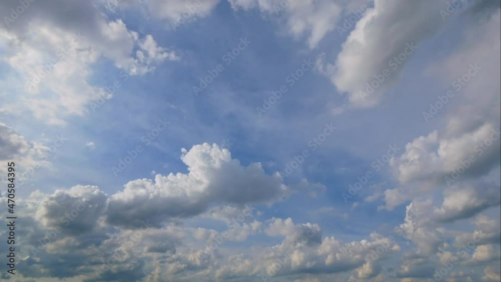 4K Time lapse white cloud moving on blue sky
4K Time lapse white cloud moving on blue sky