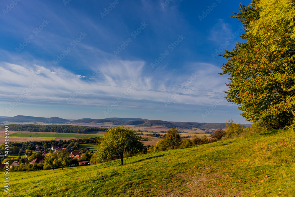 Obraz premium Spätsommerliche Entdeckungstour durch das wunderschöne Grabfeld vor den Toren Frankens - Thüringen