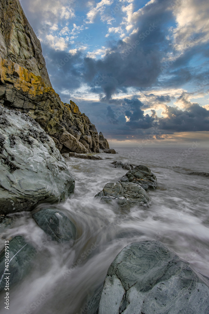 Fototapeta premium The Peninsula of Howth Head in sunny and cloudy day, Seashore, cliffs and rocks, landscape, Dublin, Ireland, Autumn 2021