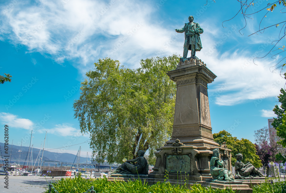 Monumento a Elduayen en los jardines das avenidas en la ciudad de Vigo, España