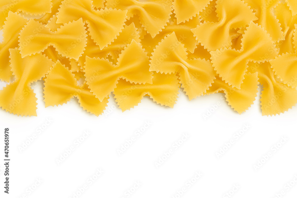 Obraz premium Bow tie pasta isolated on white background with clipping path and full depth of field. Top view with copy space for your text. Flat lay.