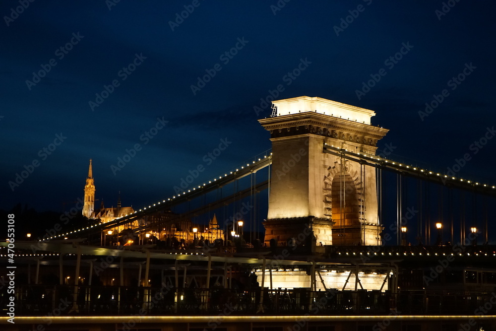 Naklejka premium chain bridge city in Budapest