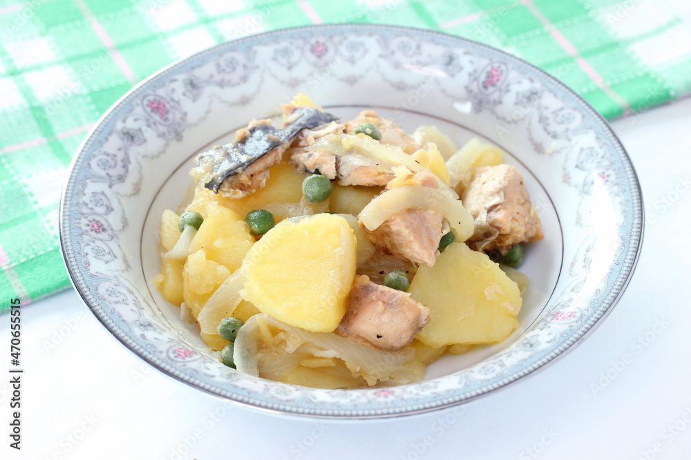 自家製 鮭缶とじゃがいもと玉ねぎの炒め煮 自家製 鮭缶とじゃがいもと玉ねぎの炒め煮