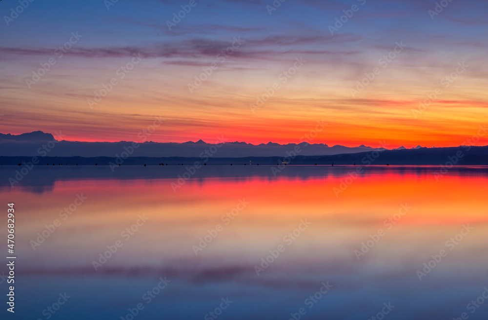 Sonnenuntergang, Dämmerung am Starnberger See, Bayern, Deutschland
