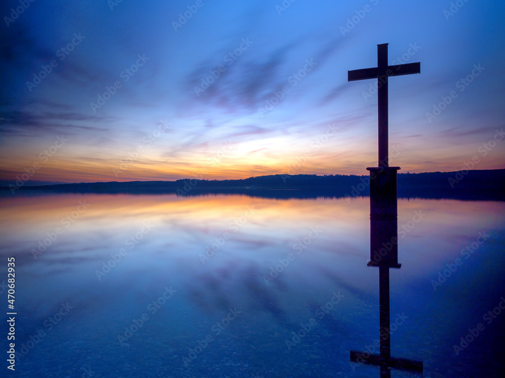 Gedenkkreuz bei Berg im Starnberger See, Bayern, Deutschland