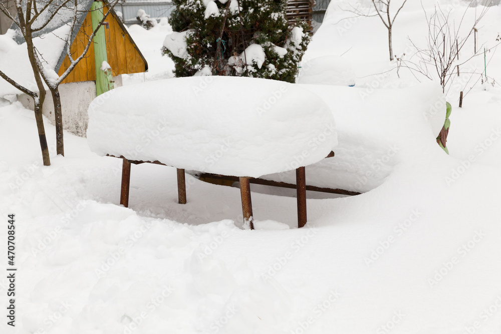 objects covered with a thick layer of snow objects covered with a thick layer of snow
