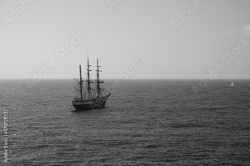 Canvastavla Sailing schooner and ocean