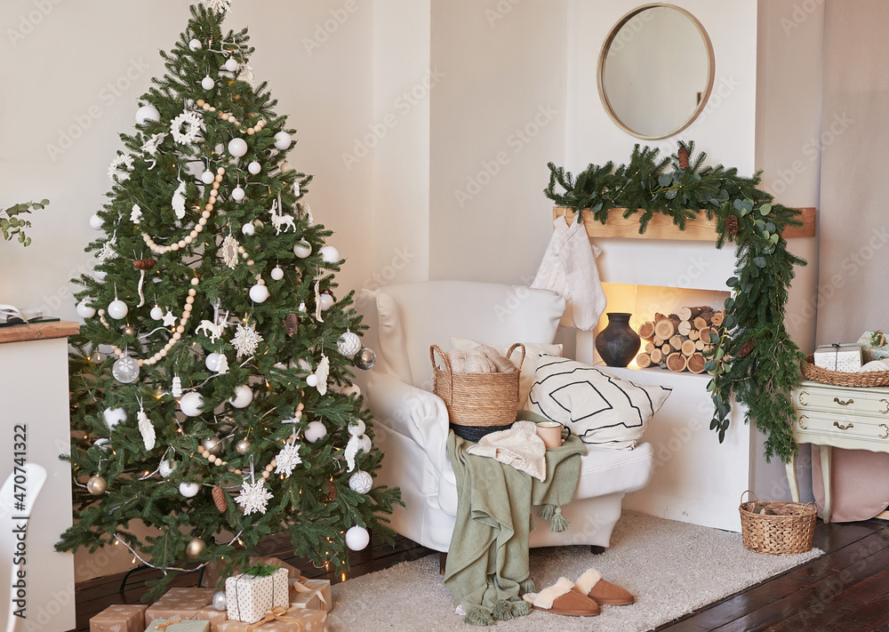 Scandinavian style là phong cách trang trí được yêu thích của nhiều người trong dịp Giáng sinh này. Sự đơn giản, tinh tế và ấm cúng trong cách bày trí sẽ mang đến cho phòng khách một vẻ đẹp tuyệt vời. Hãy cùng xem hình ảnh về phòng khách giáng sinh kieu Scandinavia để bắt đầu cho một không gian thiên đường cho lễ hội ngày đặc biệt này.