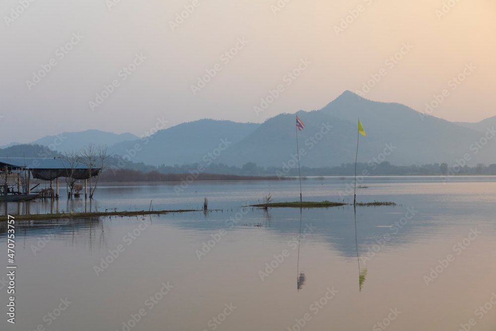 タイ国ペッチャブリー県ケーンクラチャン国立公園のダム湖