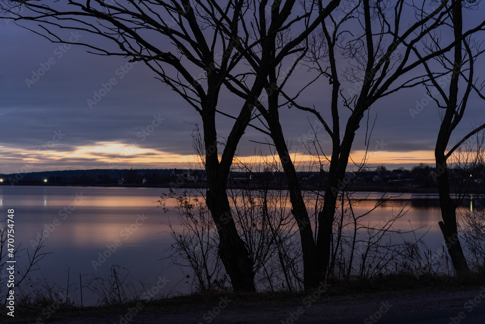 Obraz premium sunset over lake