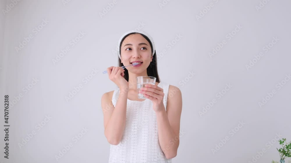 女性 歯磨き 女性 歯磨き